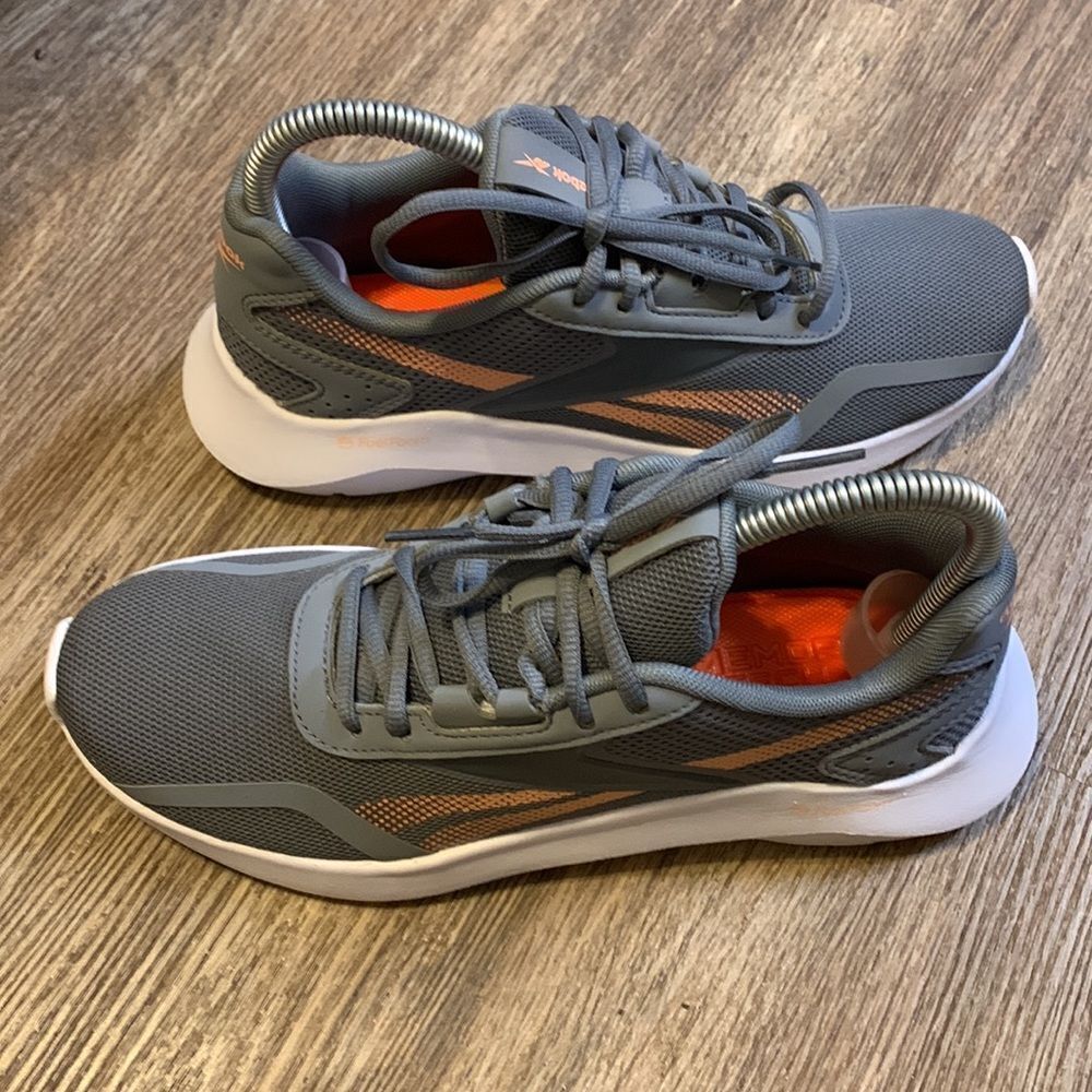 Reebok energylux 2.0 woman’s lite weight running shoes size 6.5.